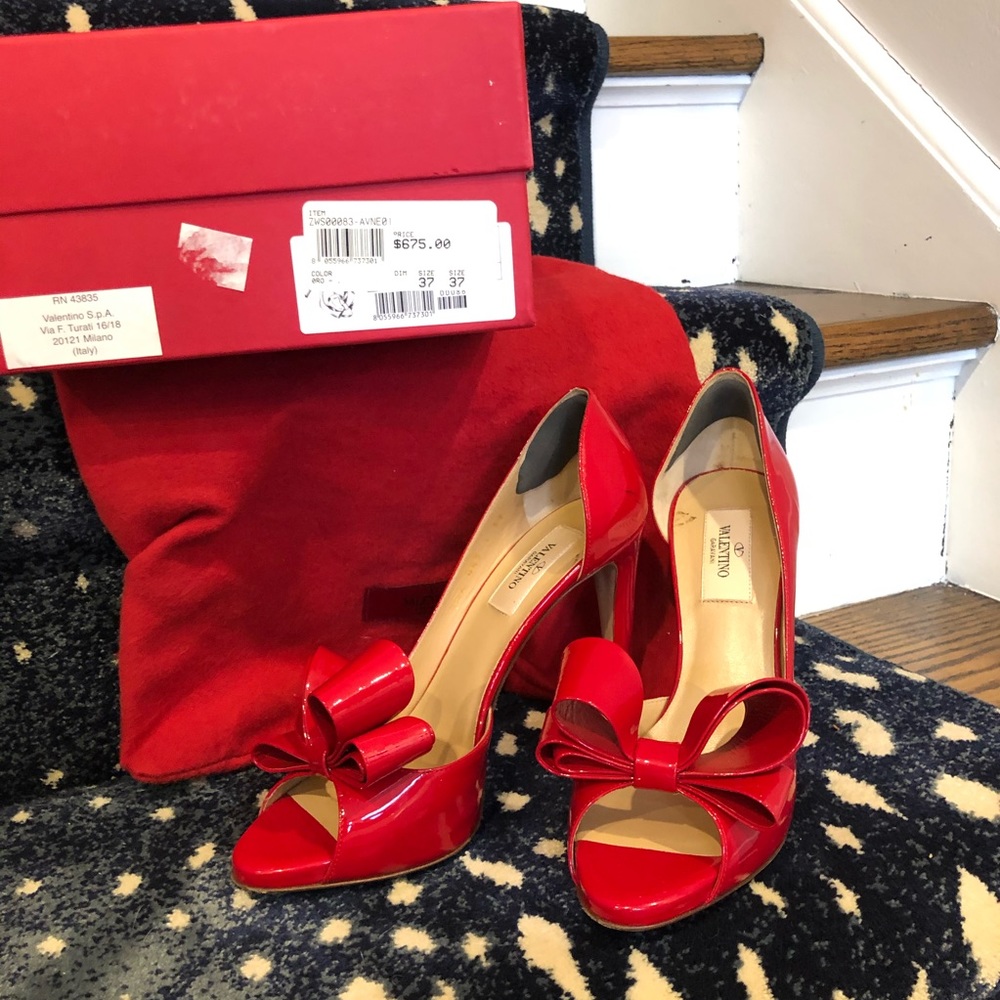 Valentino Patent Peep Toe Red Bow Pumps Size 37